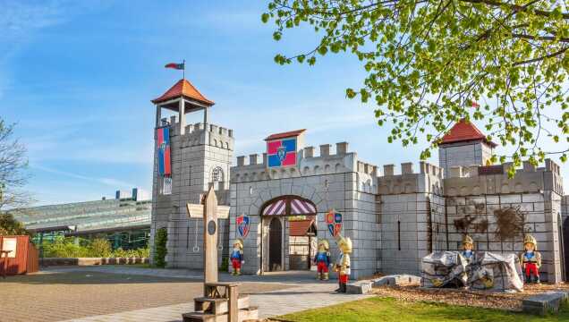 Playmobil Funpark in Bayern. 1 Tagesticket für den Playmobil Funpark, 1 Hotelübernachtung im Novotel Nürnberg am Messezentrum (o.ä.) inkl. Frühstück. 1 Nacht pro Person ab 59€ statt 81€. Somit ergibt sich eine Ersparnis von 22€.