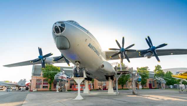 Flugzeug vor dem Technikmuseum Speyer